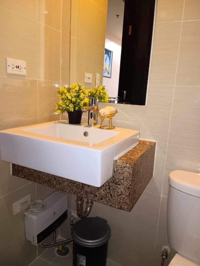 Studio Condo Building 81 Newport Boulevard マニラ市 エクステリア 写真